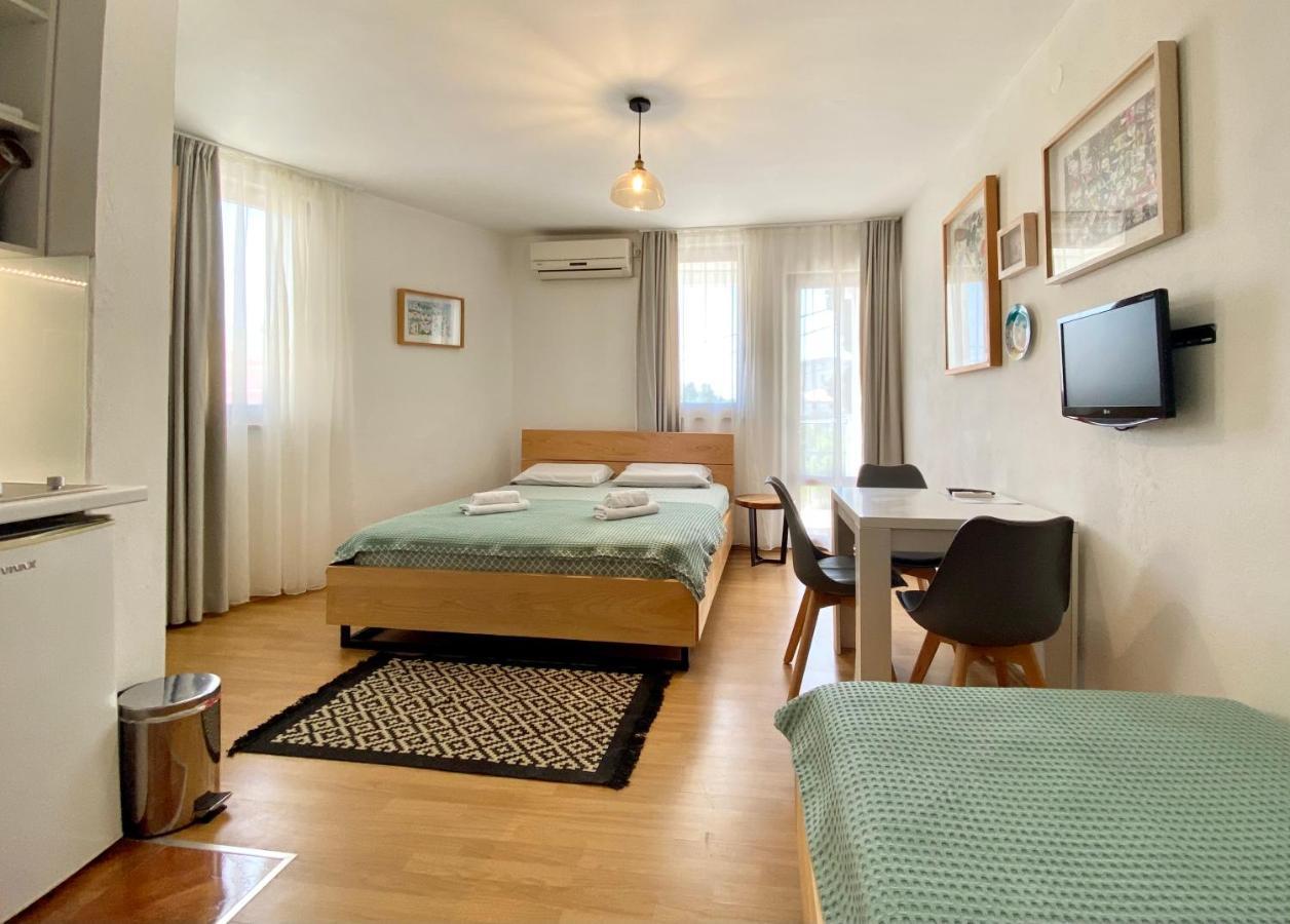 Apartments Rux De Luxe บาร์ ภายนอก รูปภาพ