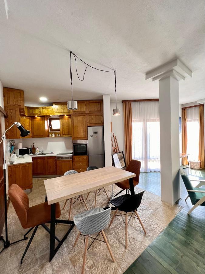 Apartments Rux De Luxe บาร์ ภายนอก รูปภาพ