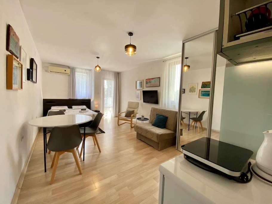 Apartments Rux De Luxe บาร์ ภายนอก รูปภาพ