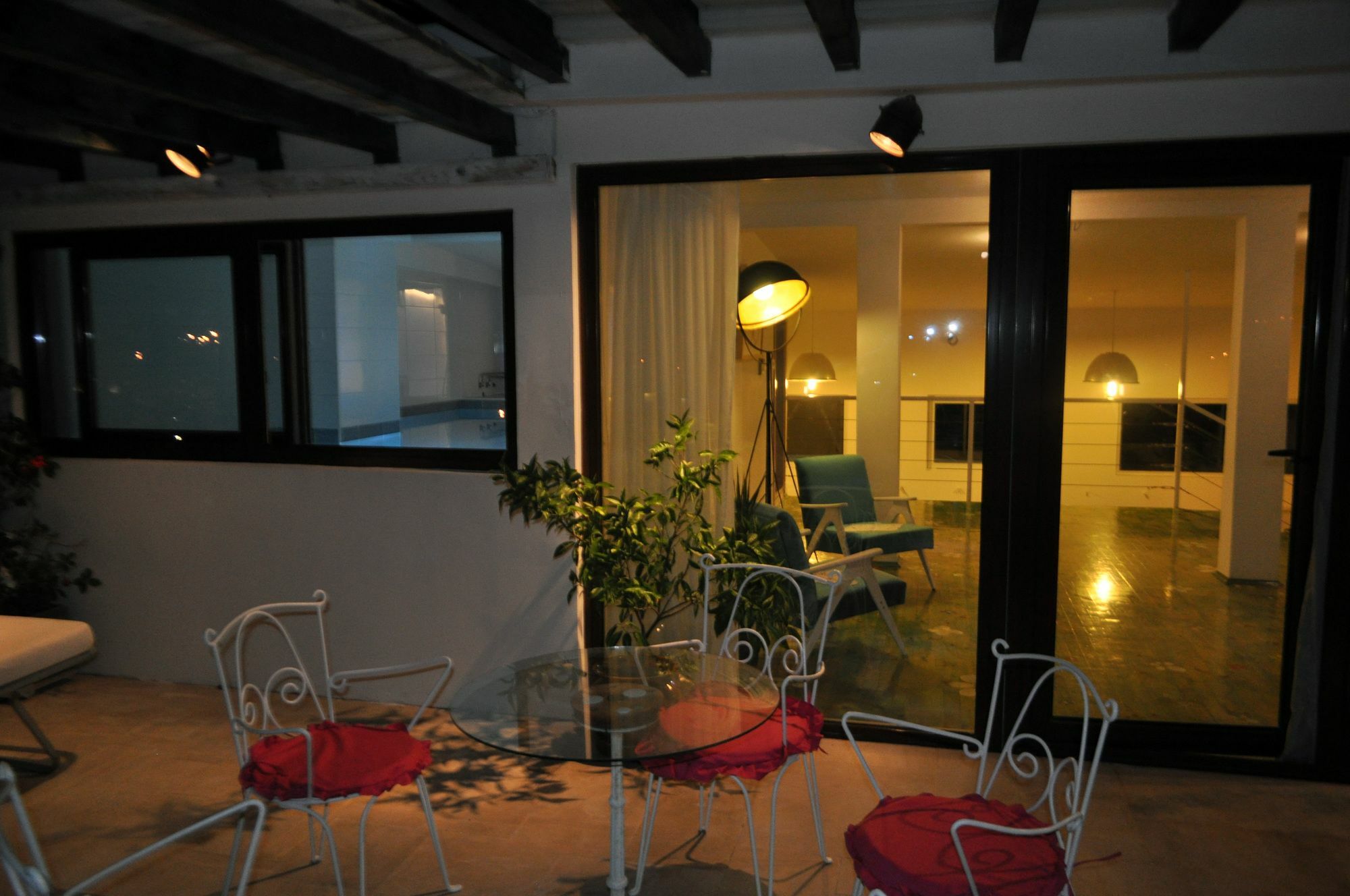 Apartments Rux De Luxe บาร์ ภายนอก รูปภาพ